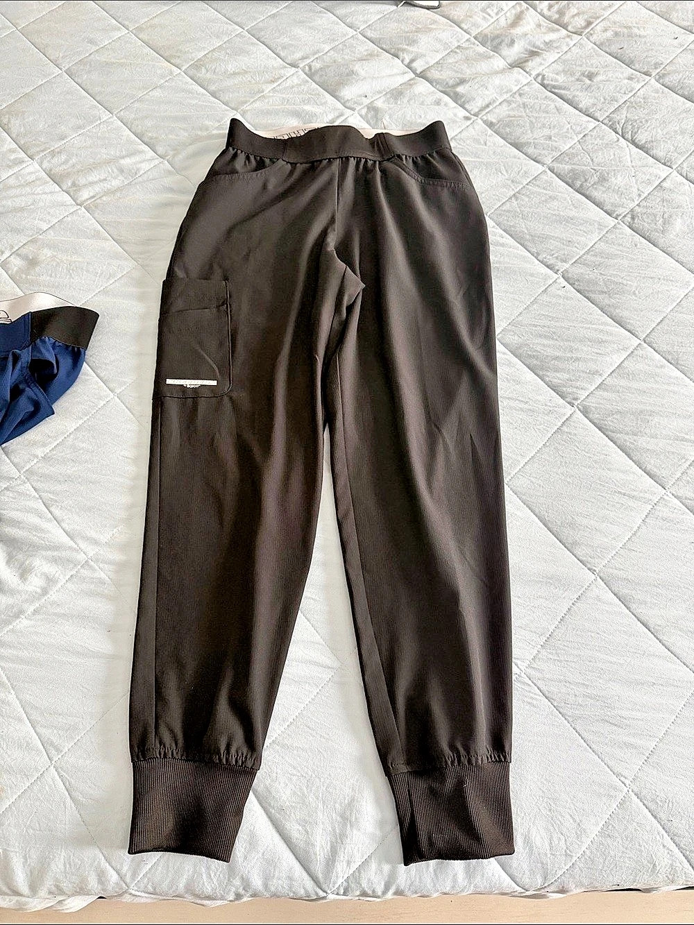 Skechers by Barco Theory 4-Pocket Low-Rise Jogger Scrub Pant Theory 4-Pocket